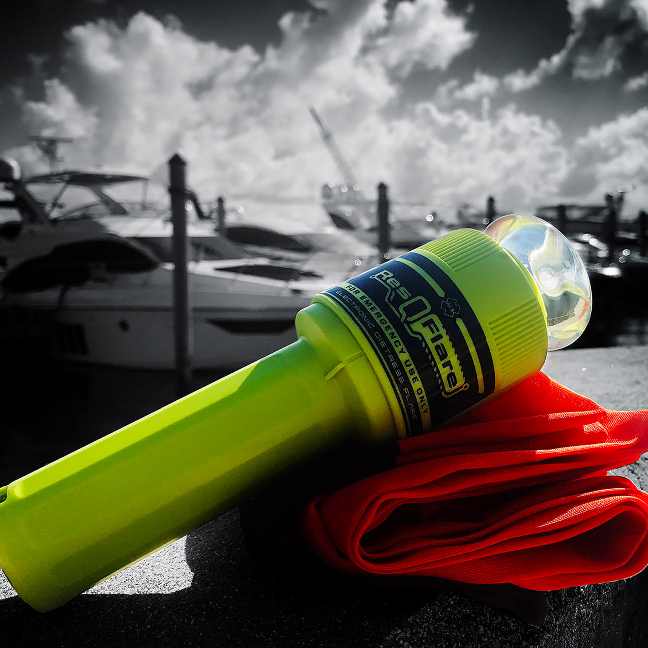 SOSeFLARE™ 5 NO MORE FLARES! ™ Electronic boat distress flare, USCG  approved to replace flares. Night flare ONLY replacement for boats. Made in  the