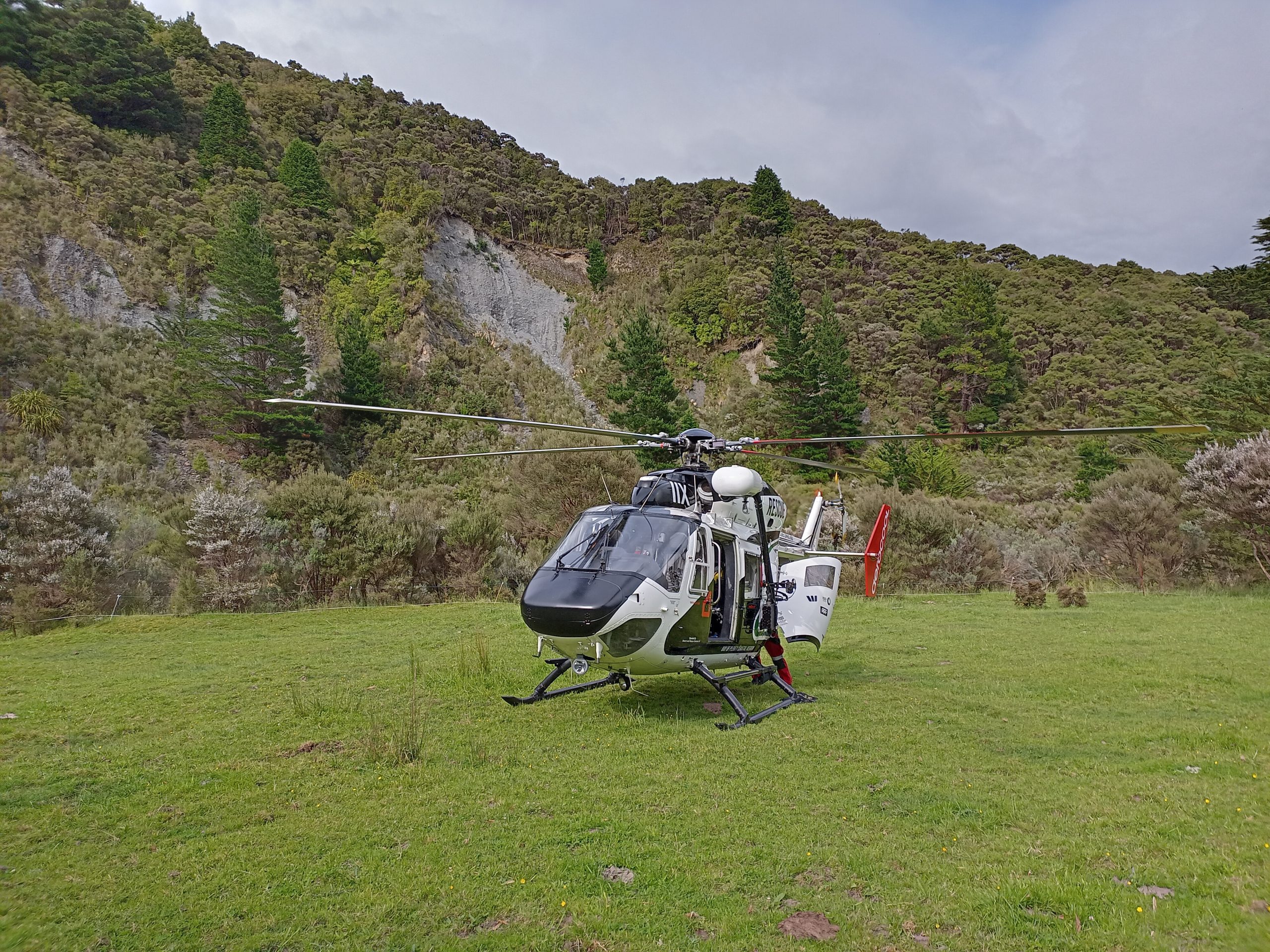 Storm Approaches as Stranded Hikers Activate Emergency Beacon in New Zealand’s Tararua Forest Park